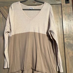 Old Navy Women's Long Sleeve V-Neck Top - Cream and Tan
